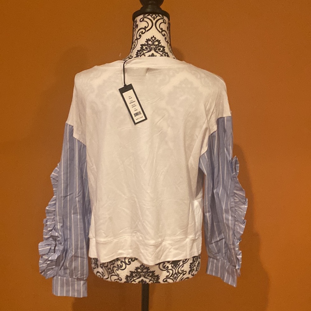 Nwt Romeo and Juliet couture blouse nwt great gift idea